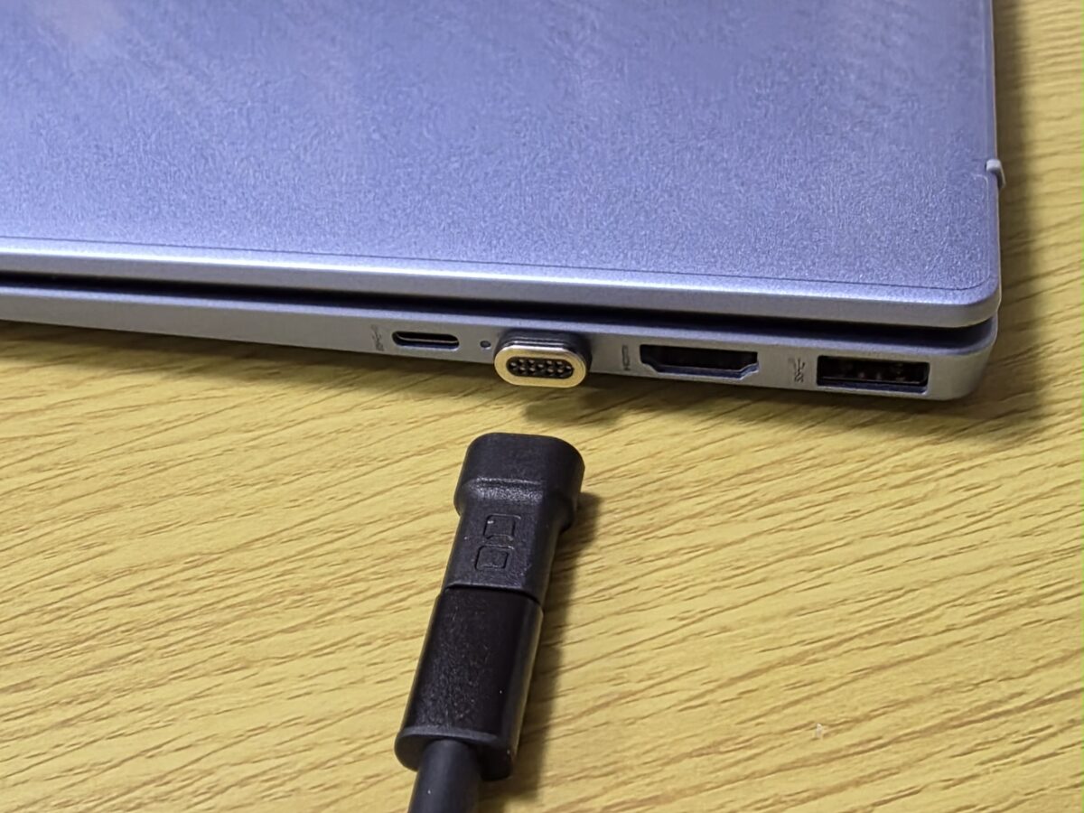 CIO USB-C マグネット変換アダプタ ケーブル側アダプタを取り外した状態（分離状態）