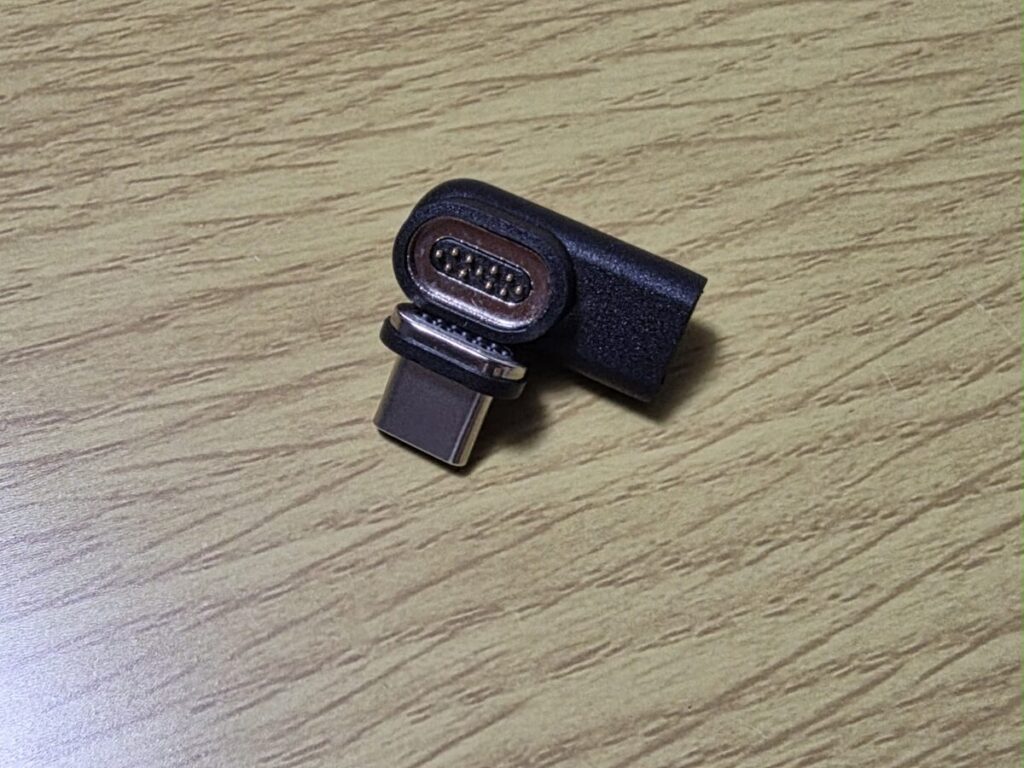 CIO USB-C マグネット変換アダプタ L字型アダプタ（端子側のクローズアップ）