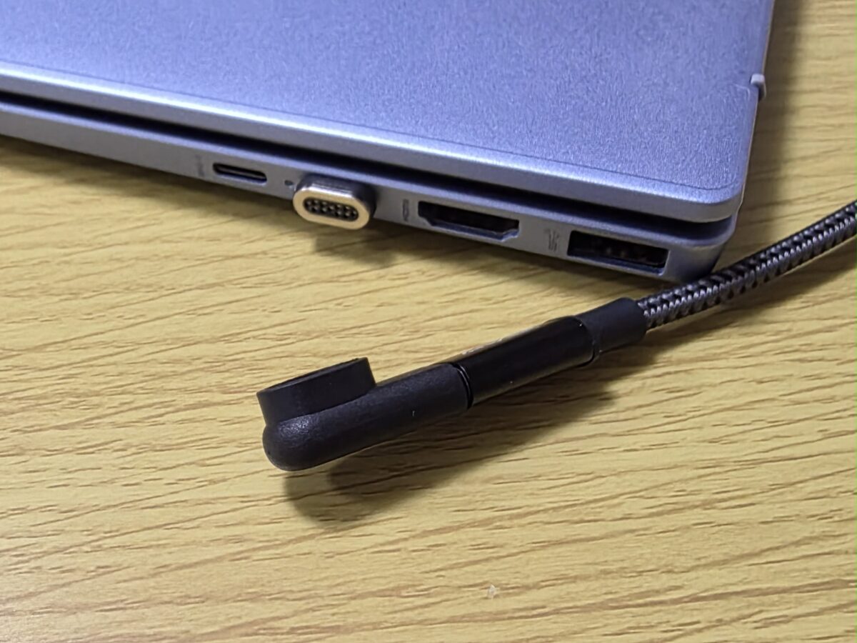 CIO USB-C マグネット変換アダプタ マグネット端子のみPC側に残った状態