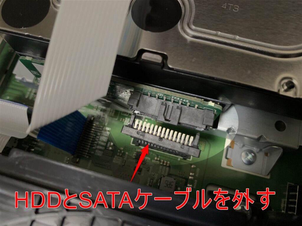 SATAケーブル取り外し