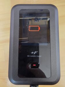 電源投入時の赤バッテリー表示画面