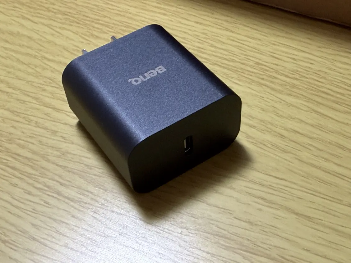 BenQ ScreenBar Pro 付属の電源アダプタ